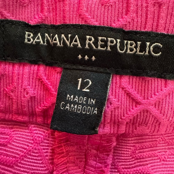 Banana Republic Fuchsia Textured Fabric Shorts NWOT. - Picture 5 of 7